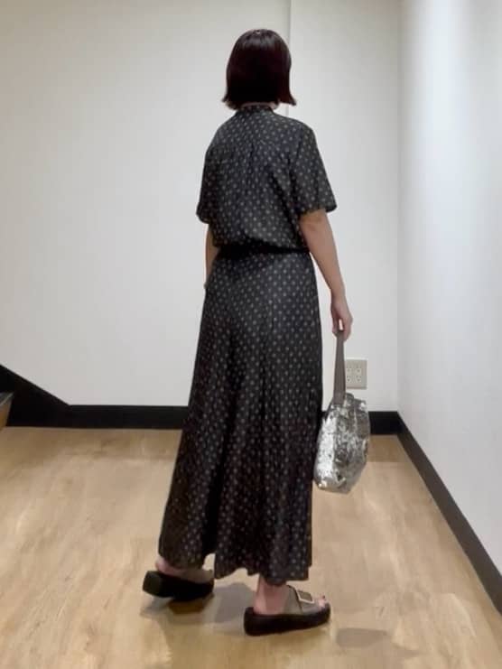 MIKIKOさんの「UNTITLED｜【セットアップ可/リラクシー/通勤】スクエアジオメ柄ブラウス」を使ったコーディネート