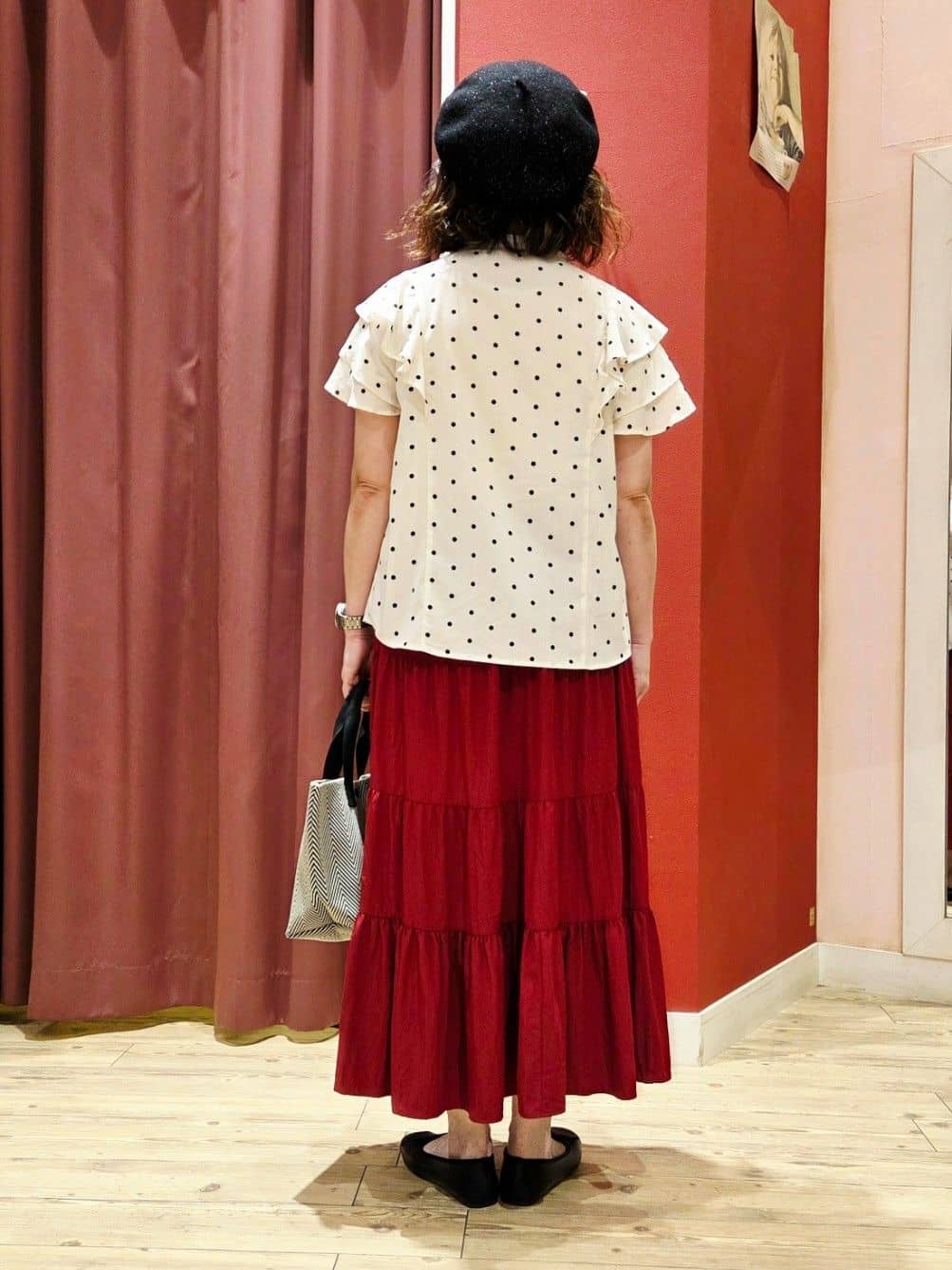 YUTAさんの「SHOO･LA･RUE｜【無地/ドット柄】お袖フリルが華やぐ きれいめブラウス」を使ったコーディネート