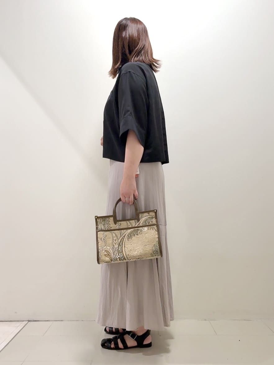 YUIさんの「UNTITLED｜【前開き/洗える】ショート丈シアーシャツ」を使ったコーディネート