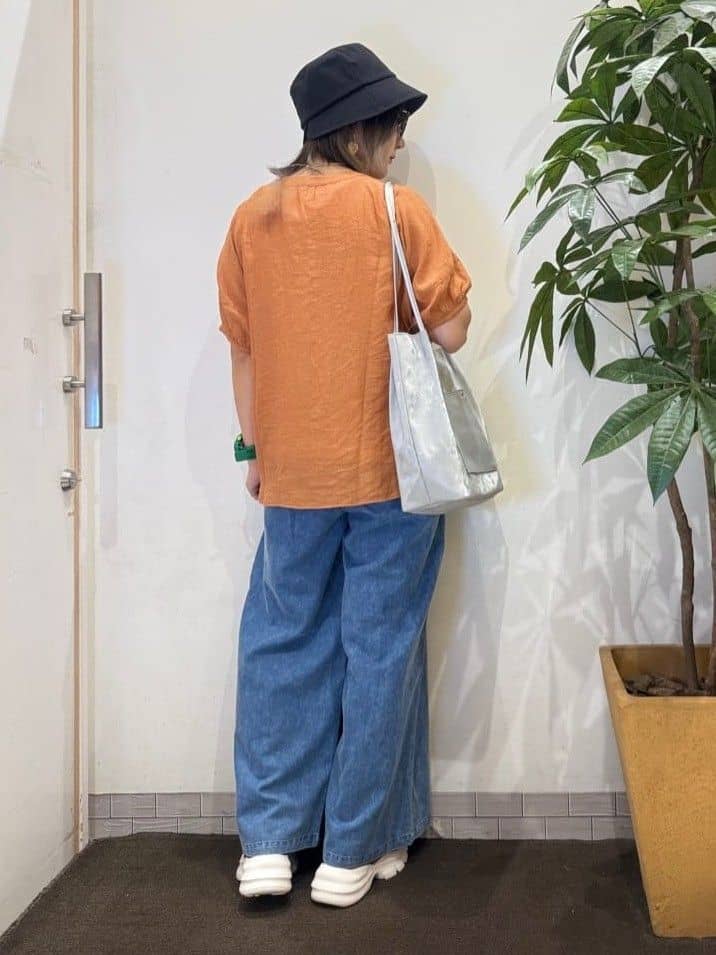 misakiさんの「SHOO･LA･RUE｜【S-LL/2点セット】リボン使いがアクセント はしごレースブラウス＋タンクトップ」を使ったコーディネート