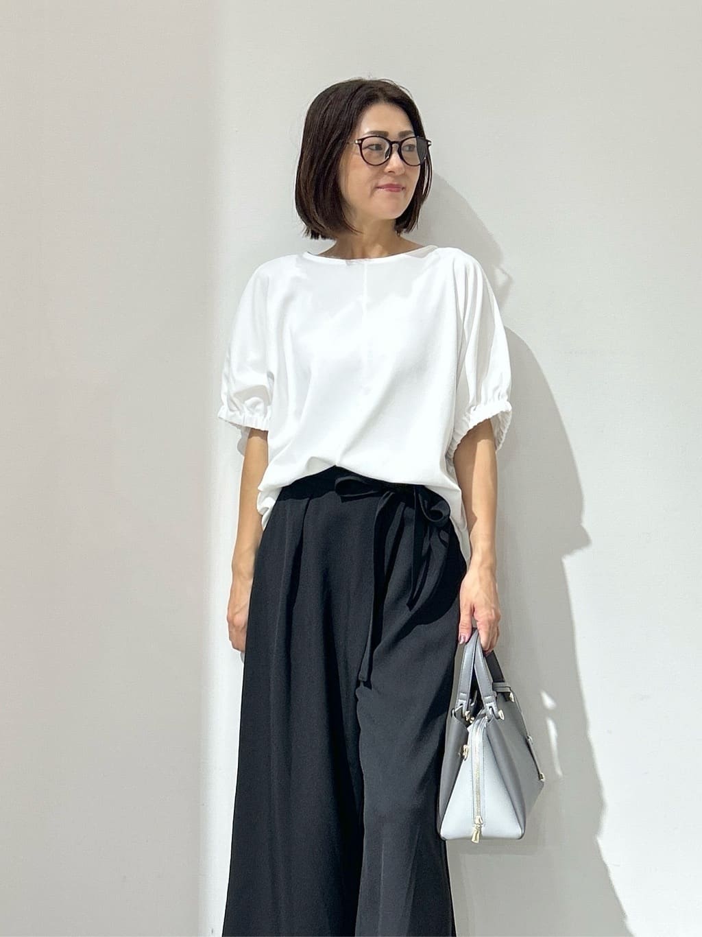 NAKAさんの「OPAQUE.CLIP｜サッシュリボン付きラップデザインパンツ【洗濯機洗い可】」を使ったコーディネート
