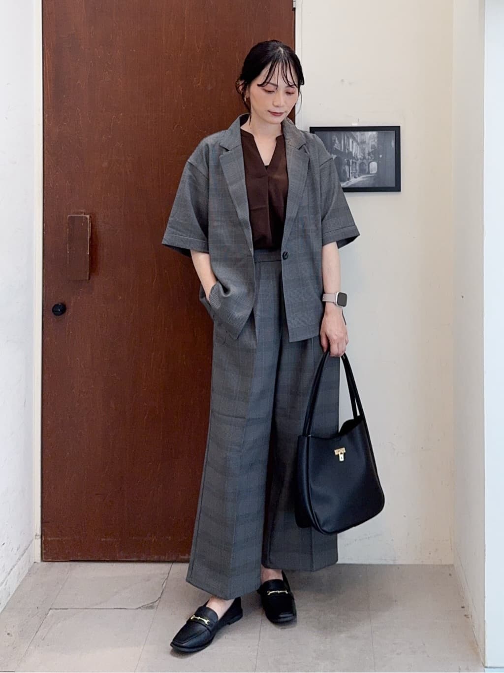 𝐇𝐢𝐫𝐨𝐦𝐢さんの「SHOO･LA･RUE｜【セットアップ可/洗濯後しわになりにくい】5分袖テーラードジャケット」を使ったコーディネート