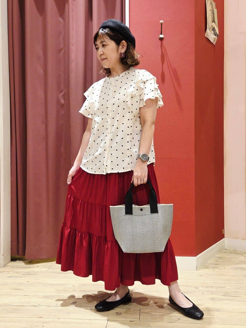 YUTAさんの「SHOO･LA･RUE｜【無地/ドット柄】お袖フリルが華やぐ きれいめブラウス」を使ったコーディネート