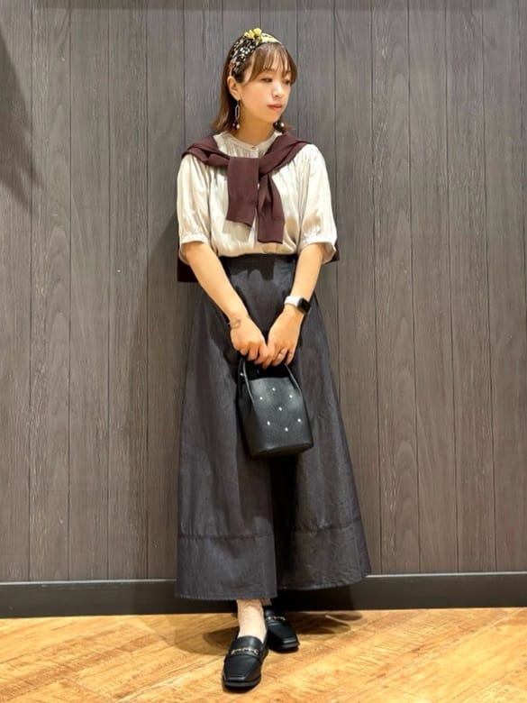meiさんの「SHOO･LA･RUE｜【洗える/S-LL】上品なラメ使い クルーネック ニットカーディガン」を使ったコーディネート