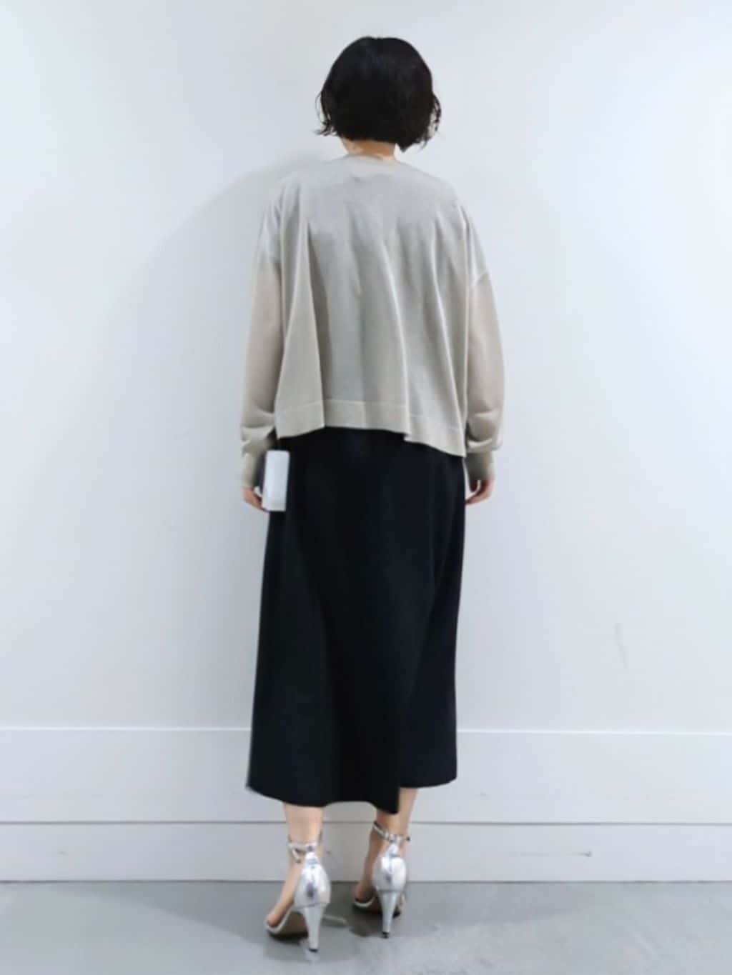 ミズタさんの「UNTITLED｜【前後2WAY/アンサンブル可/ゆったり】シアーカーディガン」を使ったコーディネート
