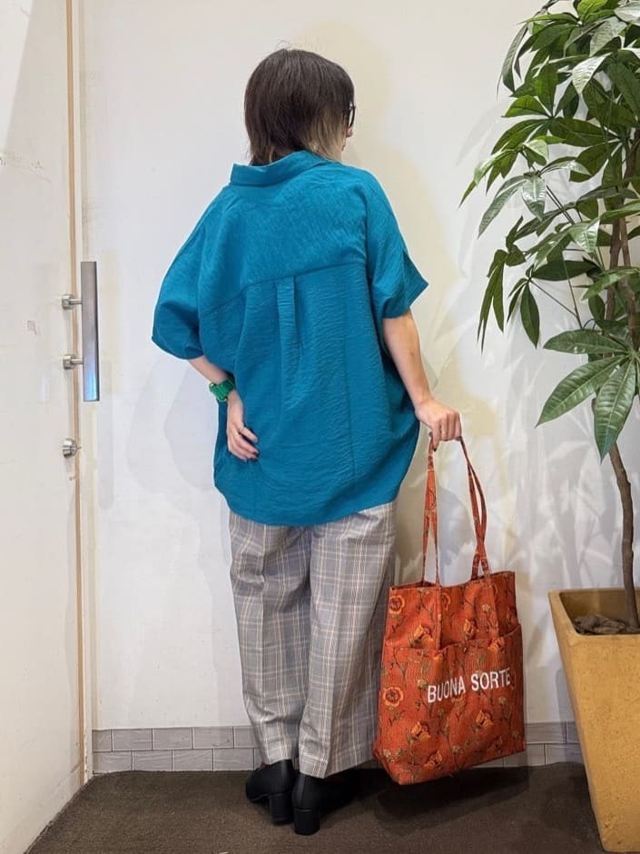 misakiさんの「SHOO･LA･RUE｜【洗える/S-LL/5分袖】1枚でも羽織としても。さらさらドレープシャツ」を使ったコーディネート