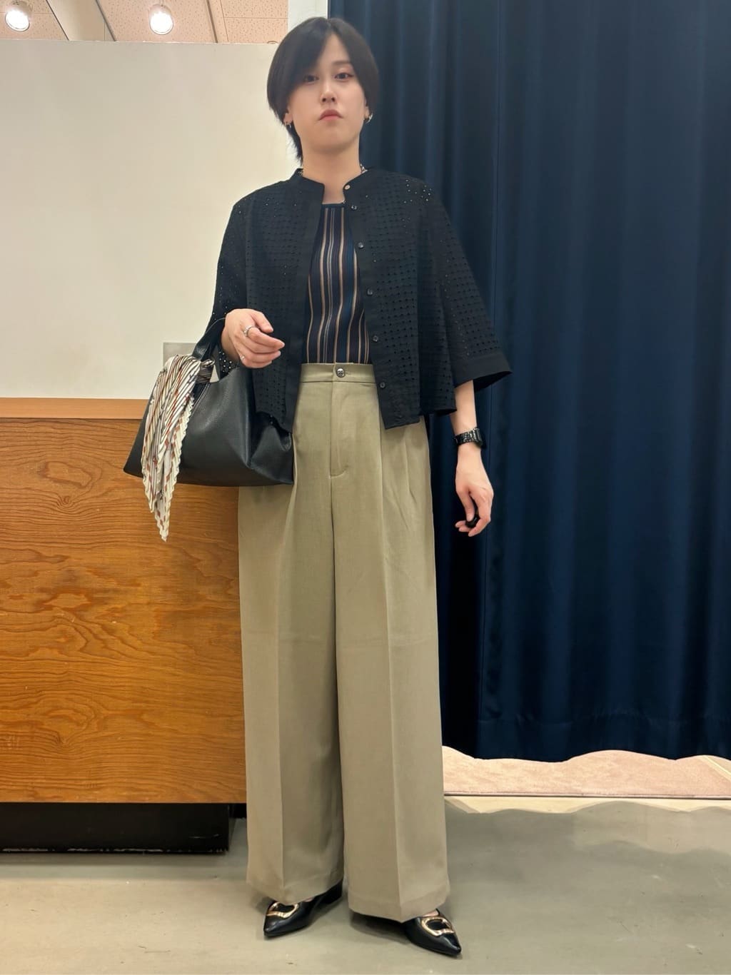 しばさんの「THE SHOP TK｜5分袖レース刺繍コットンシャツ」を使ったコーディネート