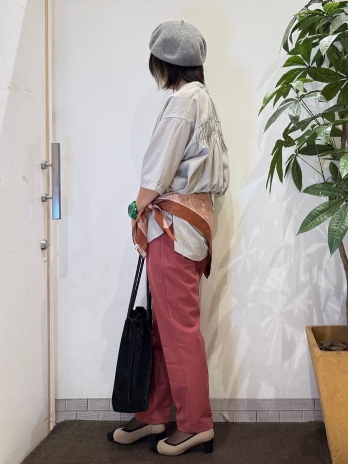 misakiさんの「SHOO･LA･RUE｜【S-LL/洗濯後しわになりにくい】バックギャザーがアクセント スッキパーブラウス」を使ったコーディネート