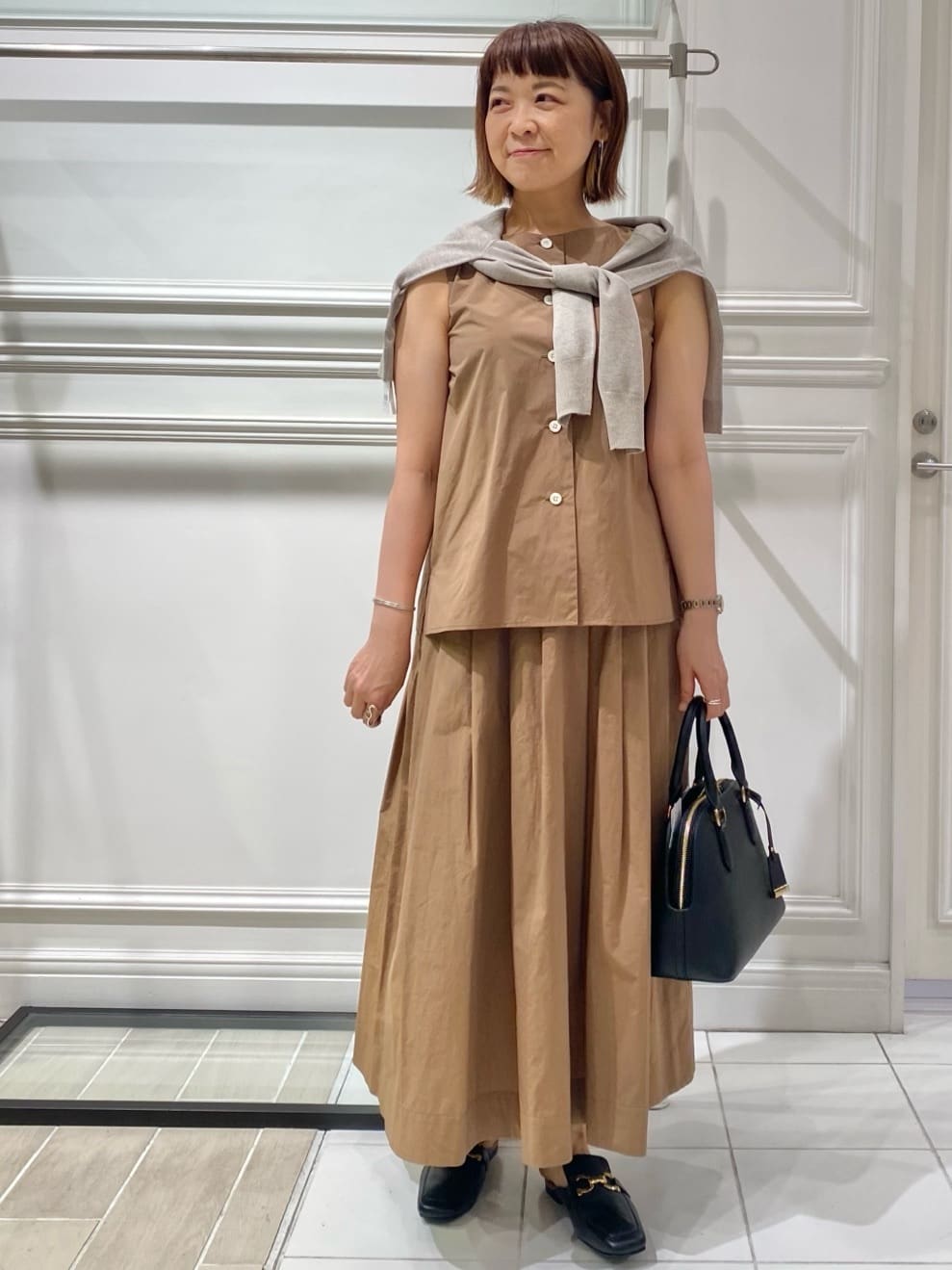 AKKOさんの「UNTITLED｜【2WAY/セットアップ可/ノースリーブ/前ボタン】ファブリカブラウス」を使ったコーディネート