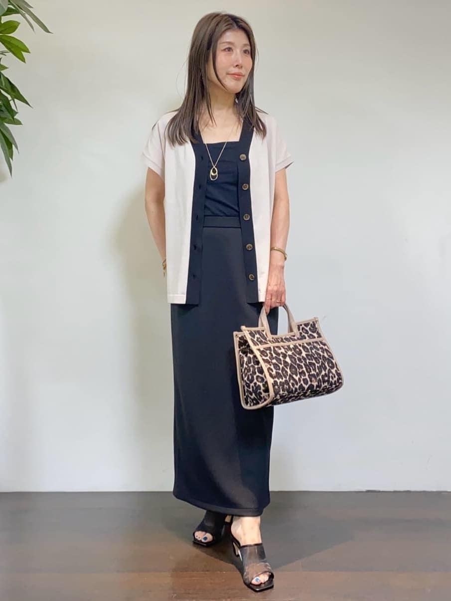 tomoさんの「UNTITLED｜【後ろウエストゴム/ストレッチ性/オンオフ】ジャージナロースカート」を使ったコーディネート