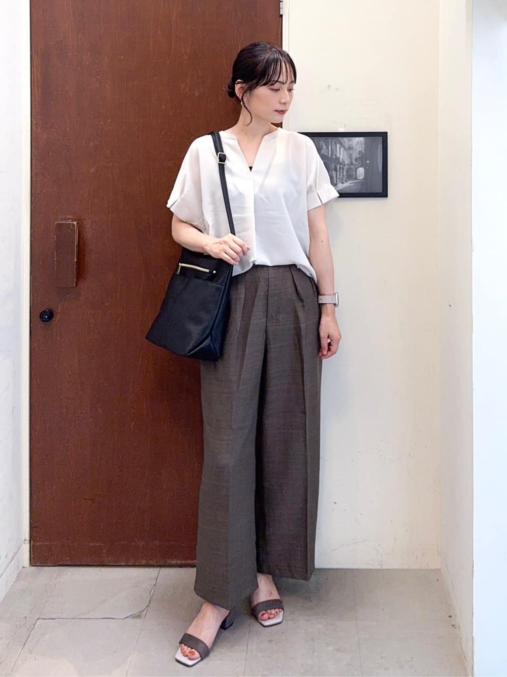 𝐇𝐢𝐫𝐨𝐦𝐢さんの「SHOO･LA･RUE｜キラッと光るラメとスパンコールが印象的 メッシュカーディガン」を使ったコーディネート