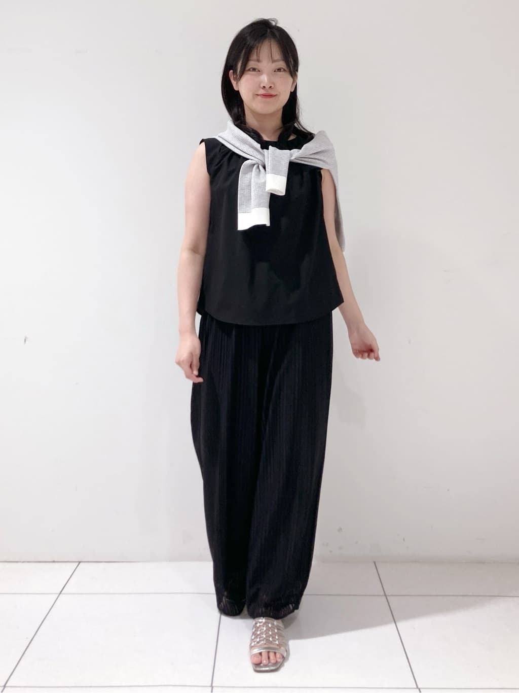momokoさんの「INDIVI｜【軽く羽織れる/洗える】ジャケット風カーディガン」を使ったコーディネート