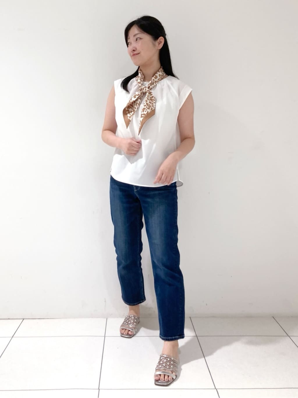 momokoさんの「INDIVI｜【クールエアー素材／UVケア／吸汗速乾】エアリータックブラウス」を使ったコーディネート