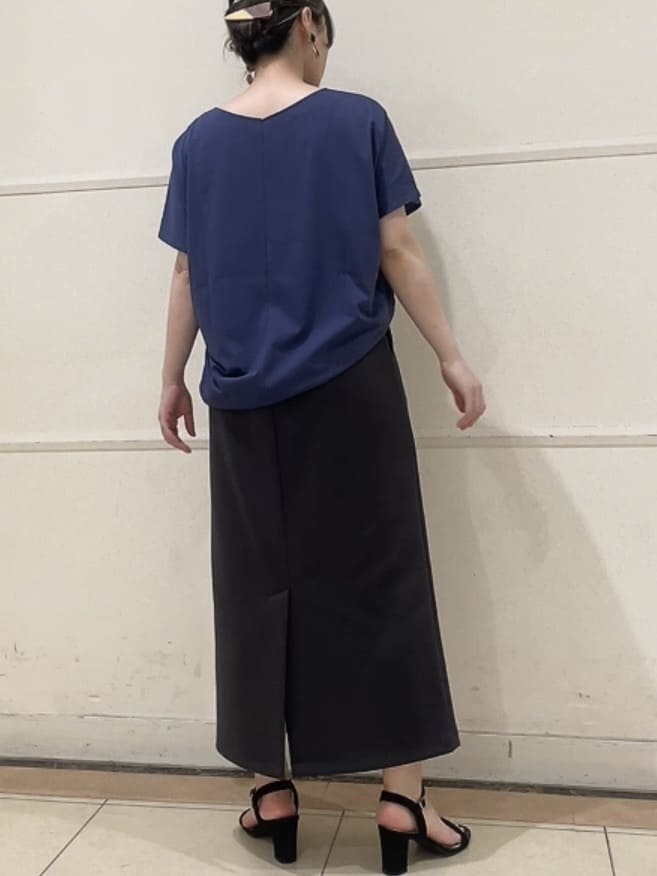 watanabeさんの「UNTITLED｜【接触冷感/洗える】Vネックコットンプルオーバー」を使ったコーディネート