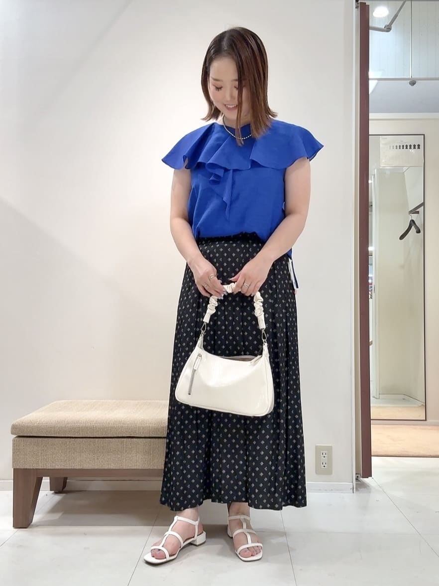 YUIさんの「UNTITLED｜【きれいめ/洗える/フリル】ラッフルシアーブラウス」を使ったコーディネート