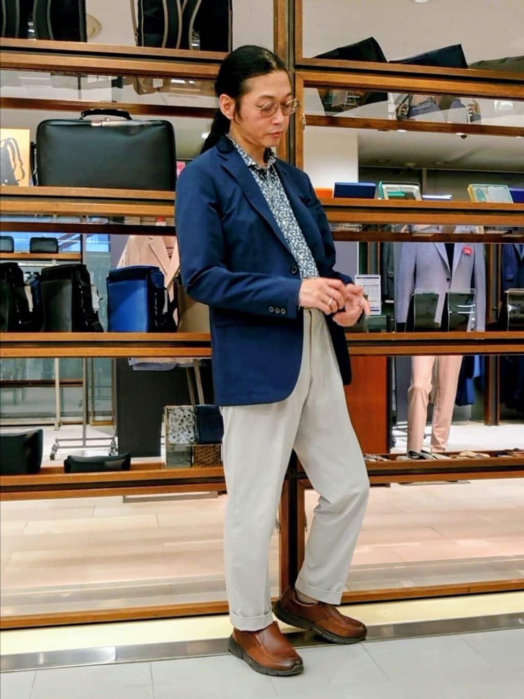かしげるさんの「TAKEO KIKUCHI｜【抗菌防臭】COOL DOTS（R）ドビープリント ジャケット」を使ったコーディネート