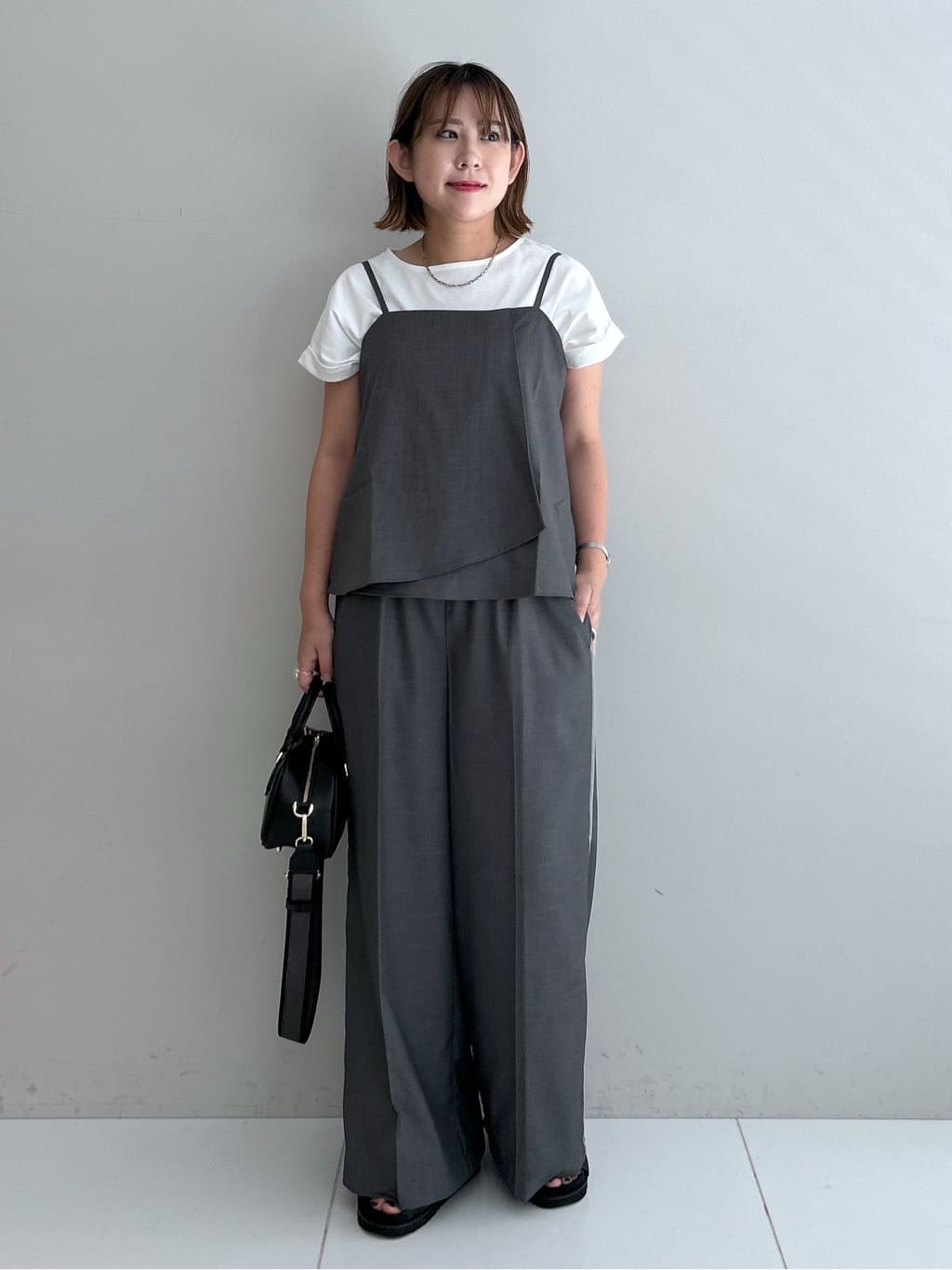 Hirokaさんの「Dessin｜【二の腕カバー／UVカット】ロールアップスリーブ裾ギャザーカットソー」を使ったコーディネート