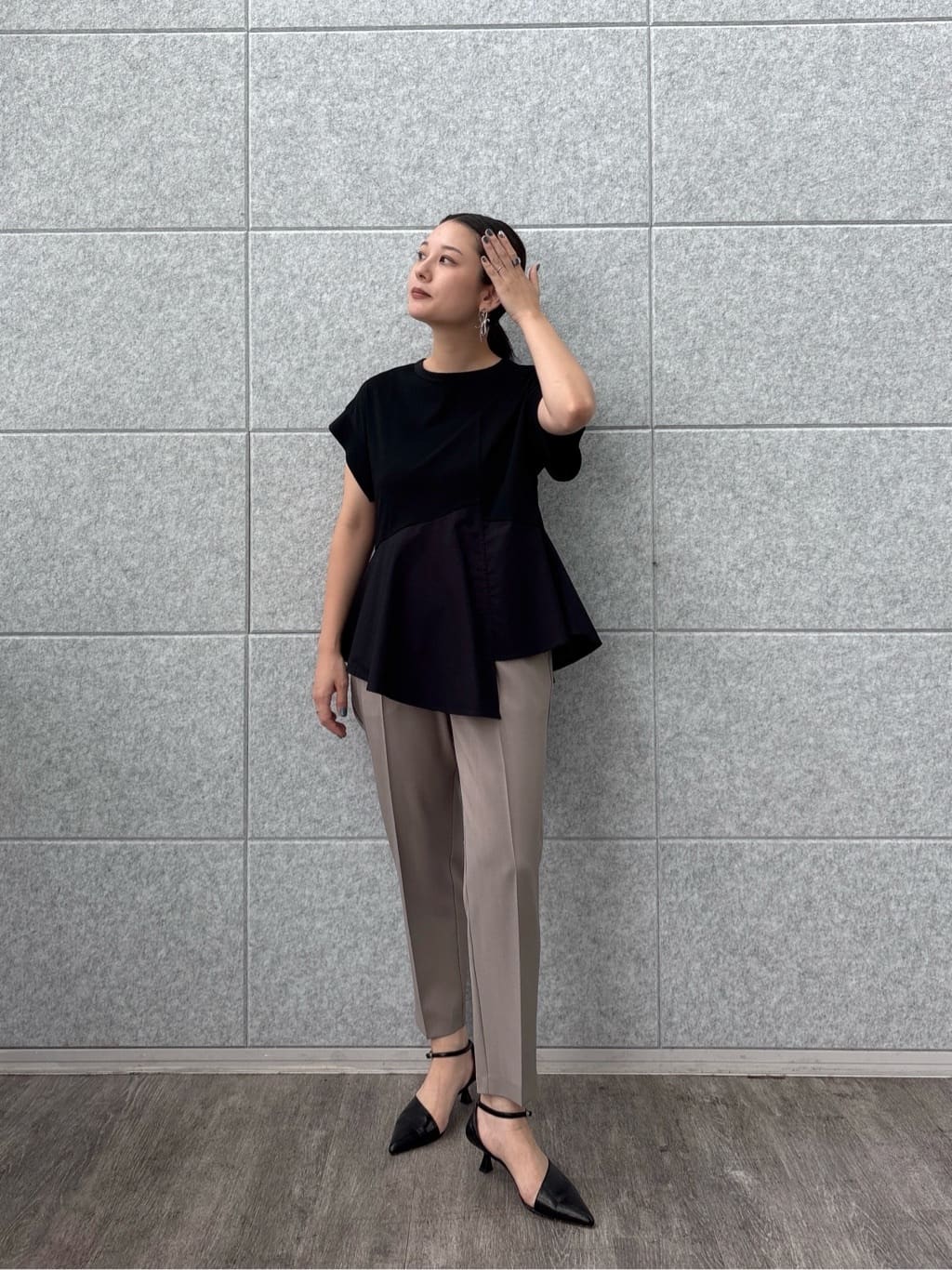 ayanoさんの「INDIVI｜Comfy SET UP｜イージーテーパードパンツ【セットアップ対応／通勤/カセット服】」を使ったコーディネート