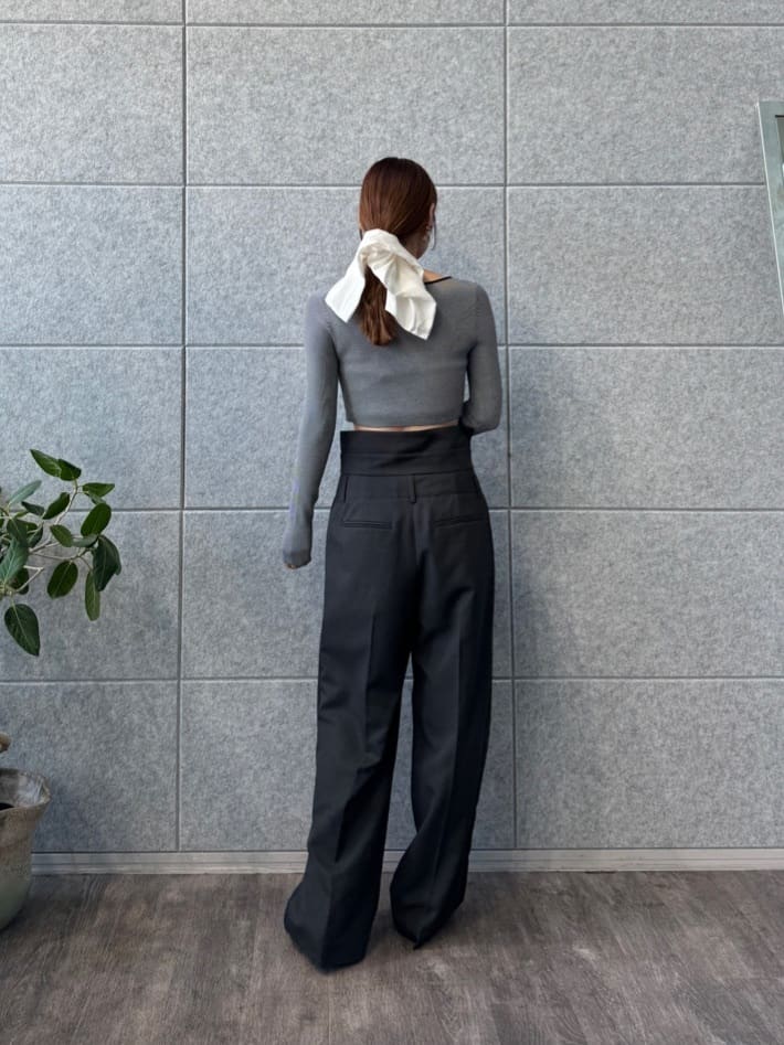 designer yukaさんの「CODE A｜turn up chic trousers」を使ったコーディネート
