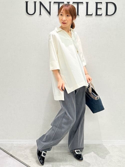 Miwaさんの「UNTITLED｜【UVカット/接触冷感/吸水速乾/ゆったり】V開きネックシャツ」を使ったコーディネート