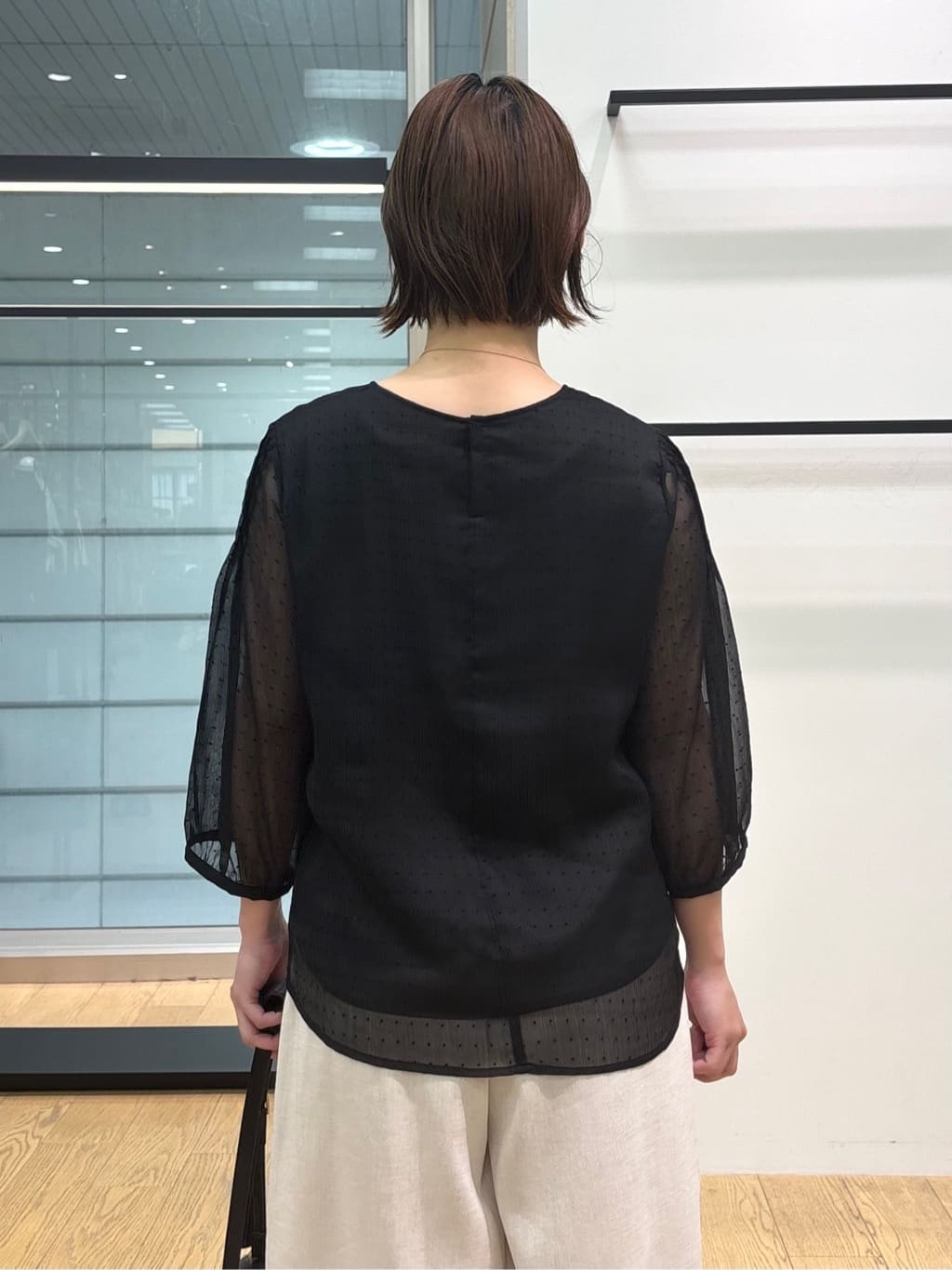 asamiさんの「INDIVI｜フロッキードットブラウス」を使ったコーディネート