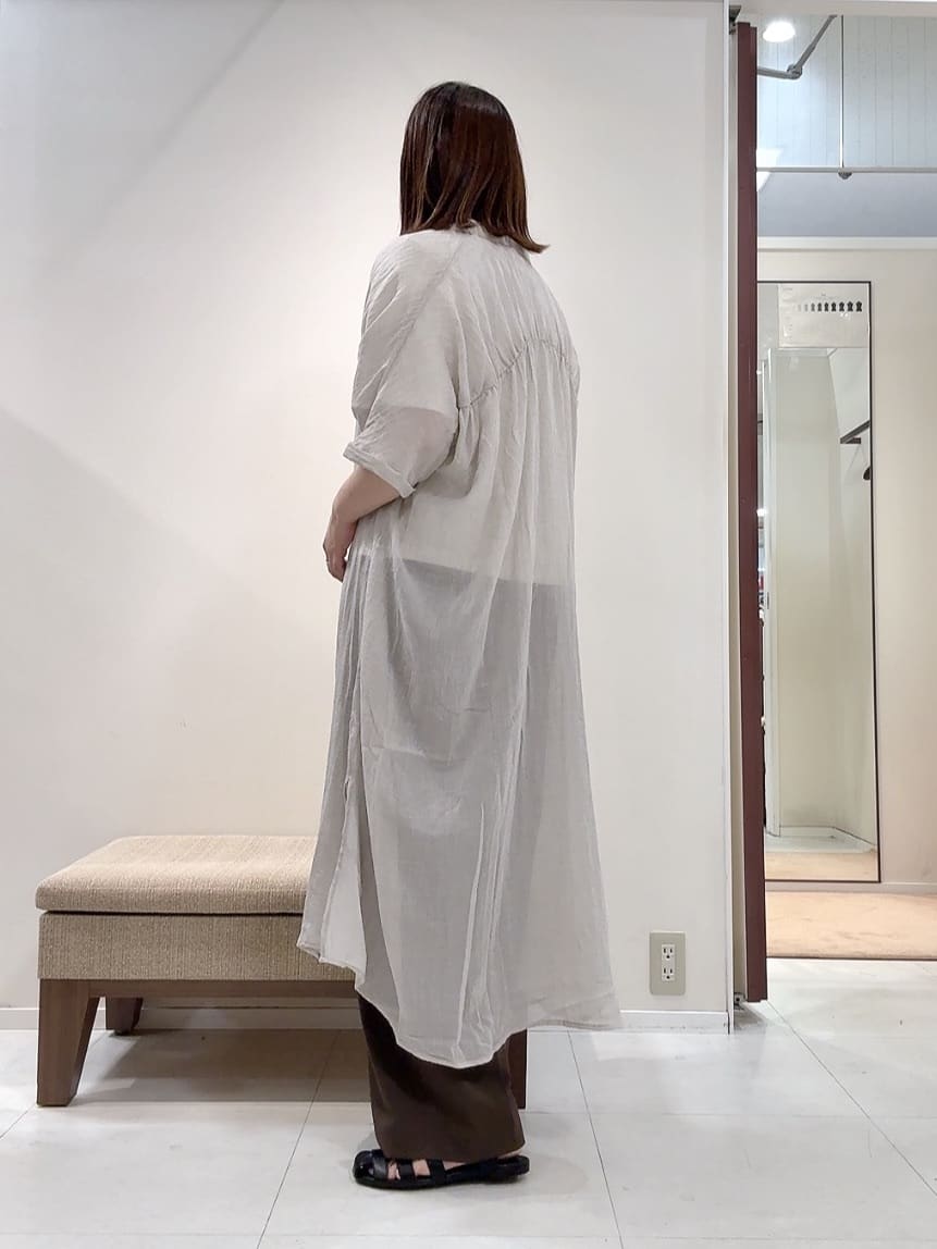 YUIさんの「UNTITLED｜【コットン100/ゆったり/ショート丈/洗える】ベロアロゴTシャツ」を使ったコーディネート