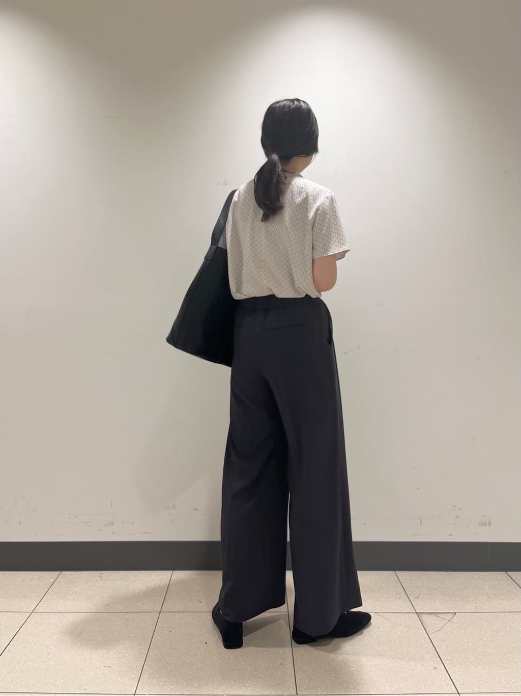 shokoさんの「INDIVI｜【UVケア】モノグラム ボウタイデザインブラウス」を使ったコーディネート