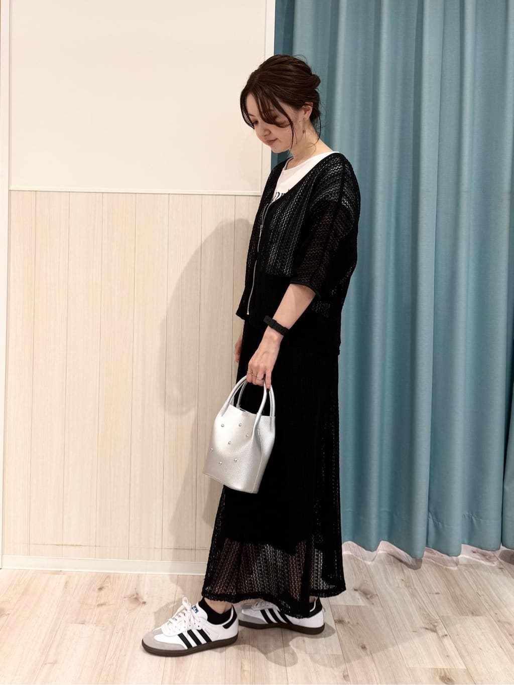 長女さんの「SHOO･LA･RUE｜【洗える/S-LL】季節の変わり目に 透かし柄が涼やか ジップブルゾン」を使ったコーディネート