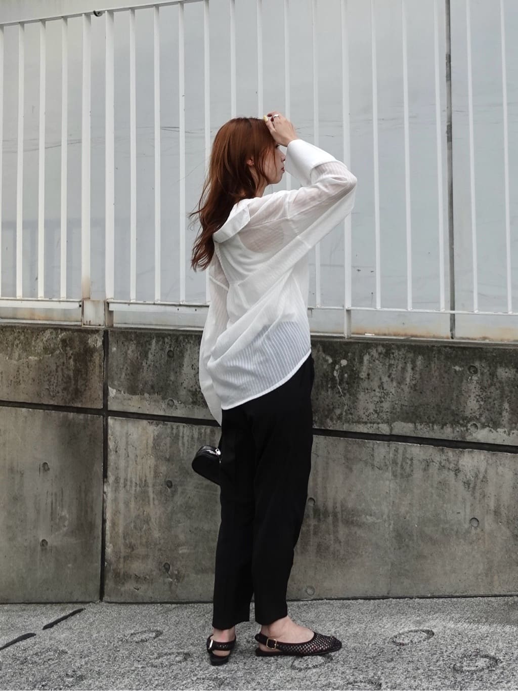 mitsukiさんの「INDIVI｜Comfy SET UP｜イージーテーパードパンツ【セットアップ対応／通勤/カセット服】」を使ったコーディネート