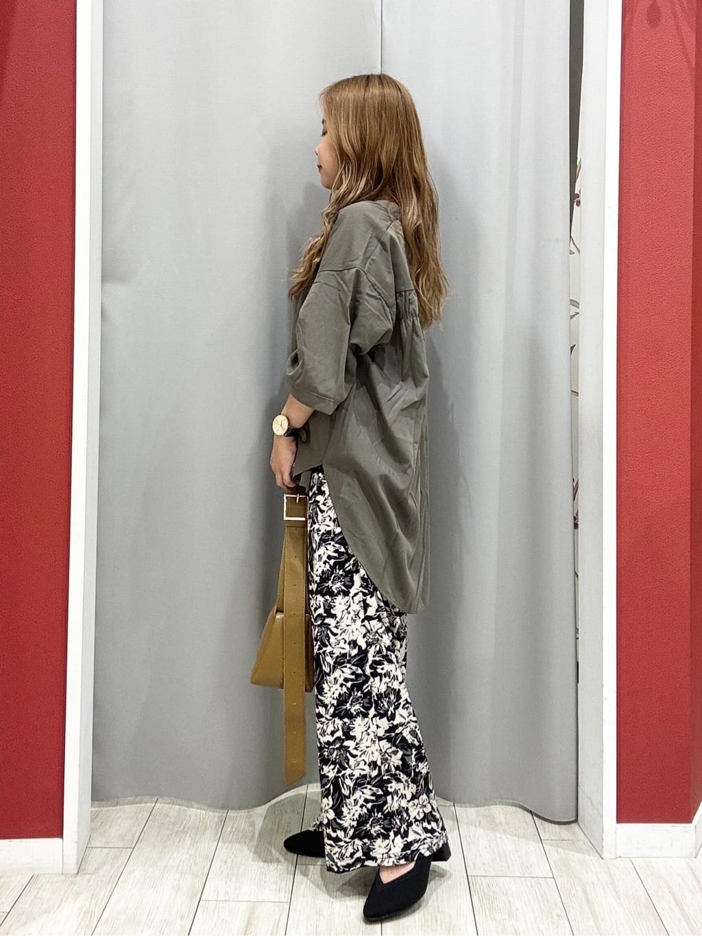 shioさんの「SHOO･LA･RUE｜【S-LL/洗濯後しわになりにくい】バックギャザーがアクセント スッキパーブラウス」を使ったコーディネート