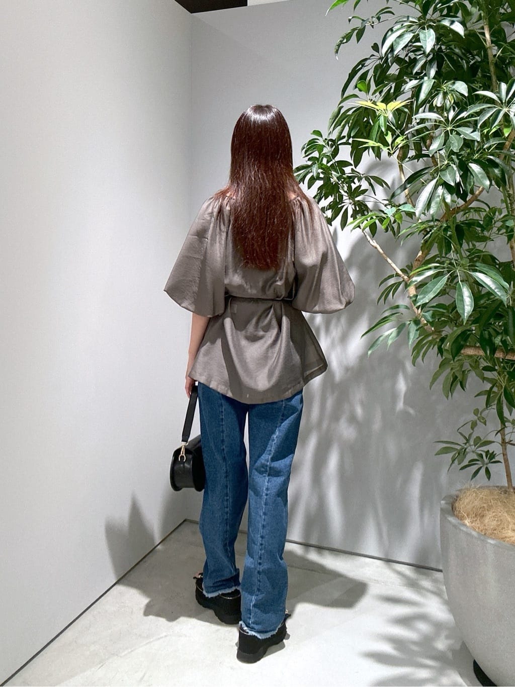 Renoさんの「INDIVI｜ボリュームスリーブブラウス」を使ったコーディネート