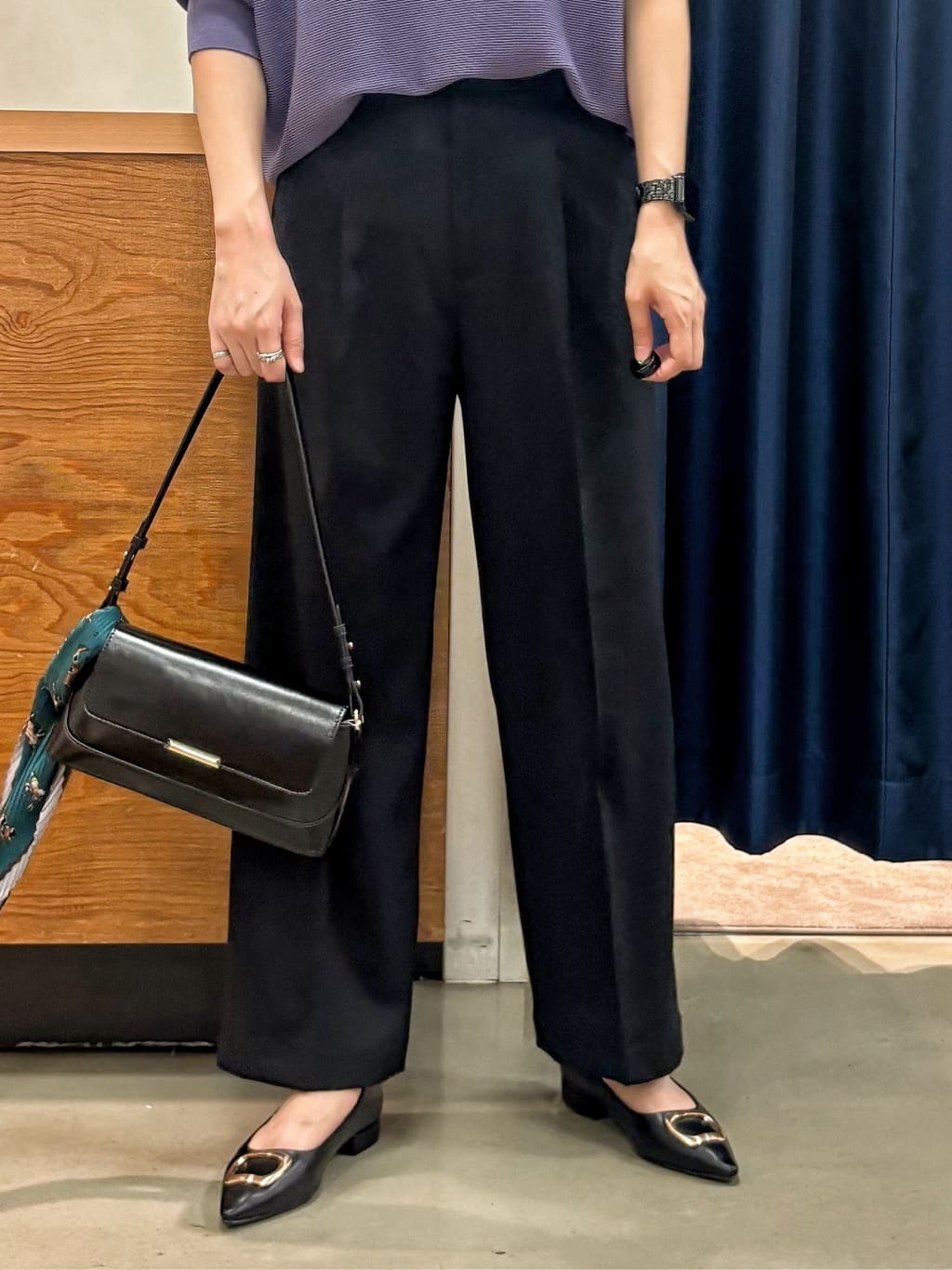 しばさんの「THE SHOP TK｜【美脚見え】タックワイドパンツ【セットアップ可】」を使ったコーディネート