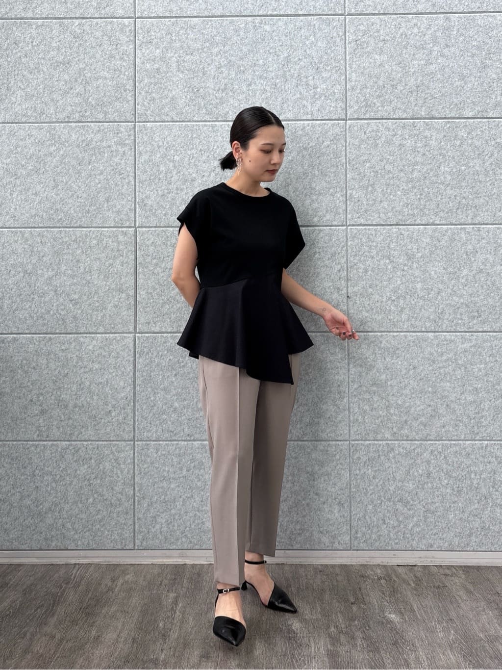 ayanoさんの「INDIVI｜Comfy SET UP｜イージーテーパードパンツ【セットアップ対応／通勤/カセット服】」を使ったコーディネート