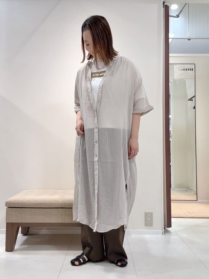 YUIさんの「UNTITLED｜【コットン100/ゆったり/ショート丈/洗える】ベロアロゴTシャツ」を使ったコーディネート
