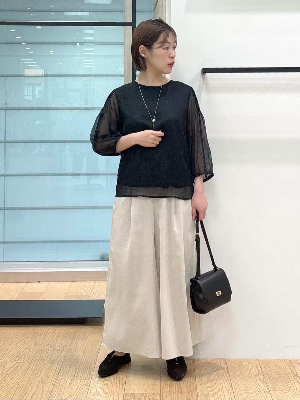 asamiさんの「INDIVI｜フロッキードットブラウス」を使ったコーディネート