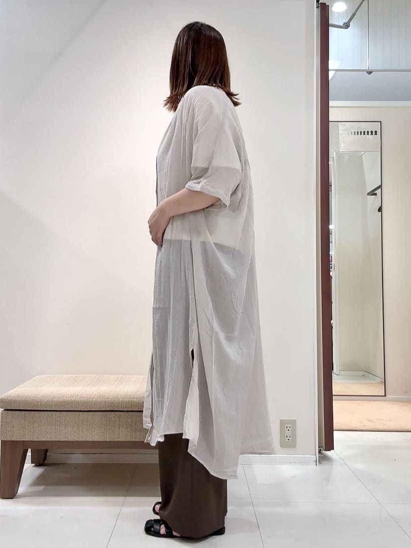 YUIさんの「UNTITLED｜【コットン100/ゆったり/ショート丈/洗える】ベロアロゴTシャツ」を使ったコーディネート