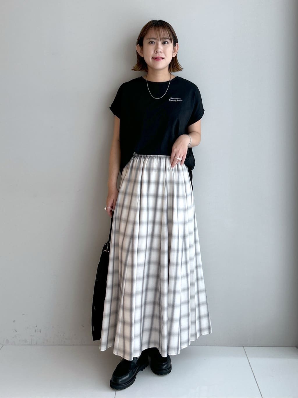 Hirokaさんの「Dessin｜【ウエストゴム・洗える】オンブレーチェック柄スカート」を使ったコーディネート