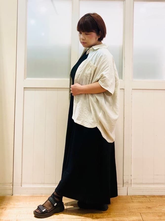 YYYさんの「SHOO･LA･RUE｜【洗える/S-LL/5分袖】1枚でも羽織としても。さらさらドレープシャツ」を使ったコーディネート