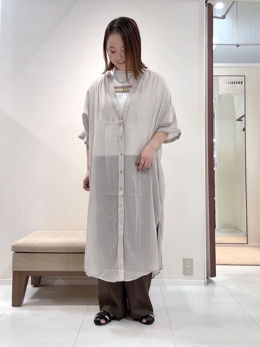 YUIさんの「UNTITLED｜【コットン100/ゆったり/ショート丈/洗える】ベロアロゴTシャツ」を使ったコーディネート