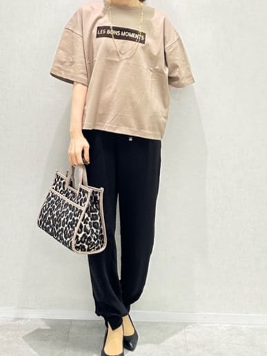 Miwaさんの「UNTITLED｜【コットン100/ゆったり/ショート丈/洗える】ベロアロゴTシャツ」を使ったコーディネート