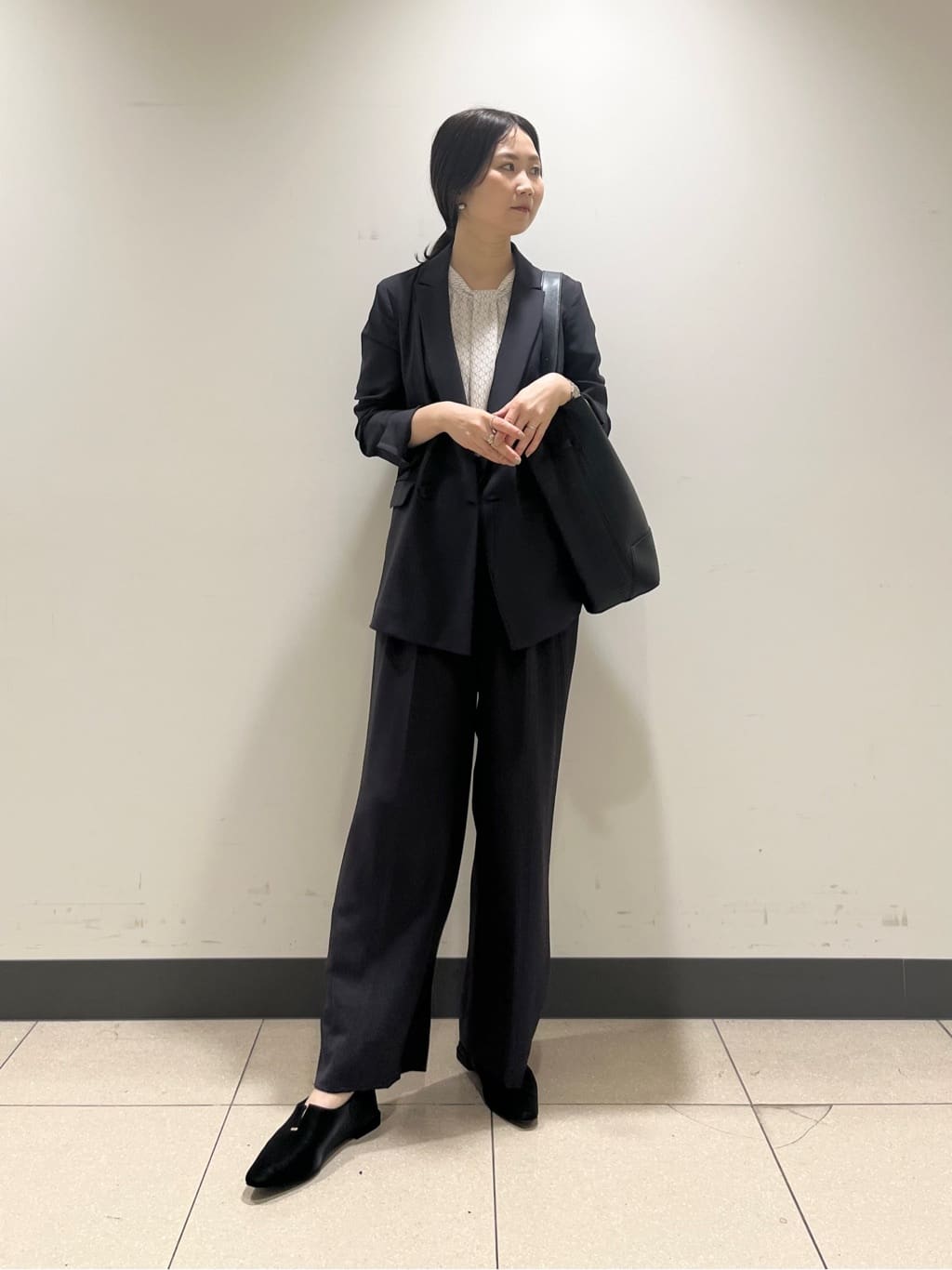 shokoさんの「INDIVI｜【UVケア】モノグラム ボウタイデザインブラウス」を使ったコーディネート