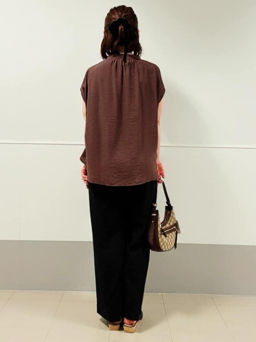 マキコさんの「Reflect｜【二の腕さりげなくカバー】バンドカラーブラウス」を使ったコーディネート