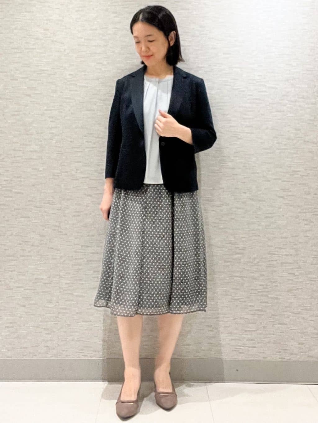 marikoさんの「Reflect｜【一枚着で着映え◎／ジャケットのインナーにも】フロント開きブラウス」を使ったコーディネート