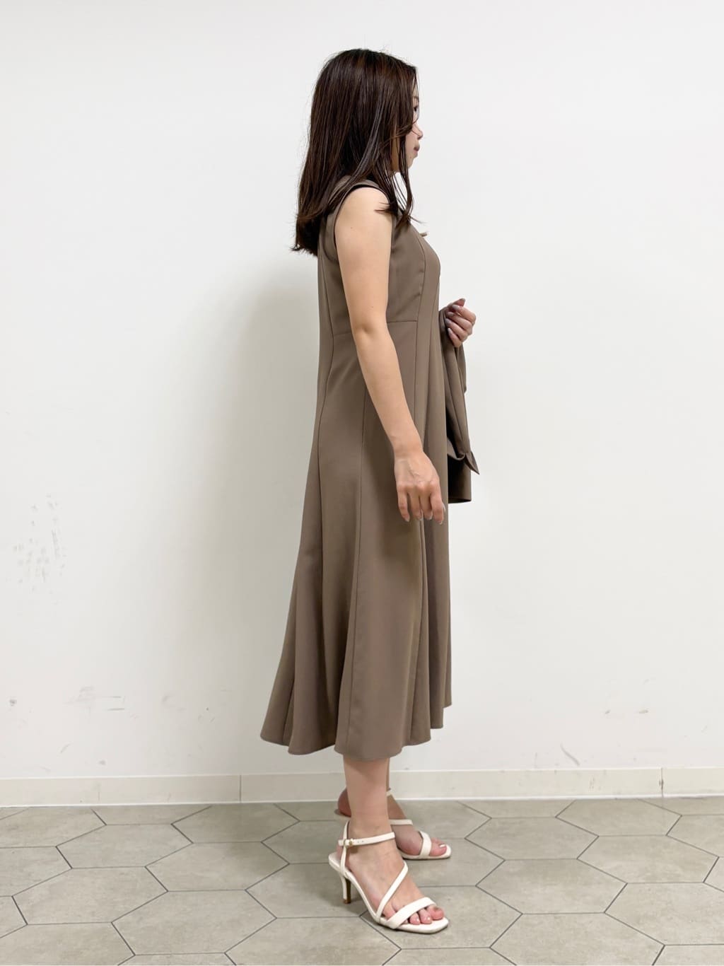 kahoさんの「INDIVI｜【美シルエット】ノースリーブワンピース」を使ったコーディネート
