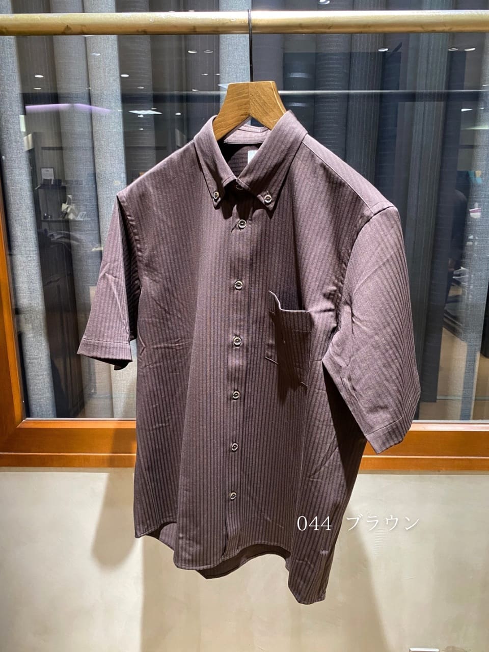 小南大和さんの「TAKEO KIKUCHI｜【COOL CITY WEAR】ストライプジャージ ボタンダウンシャツ /接触冷感」を使ったコーディネート