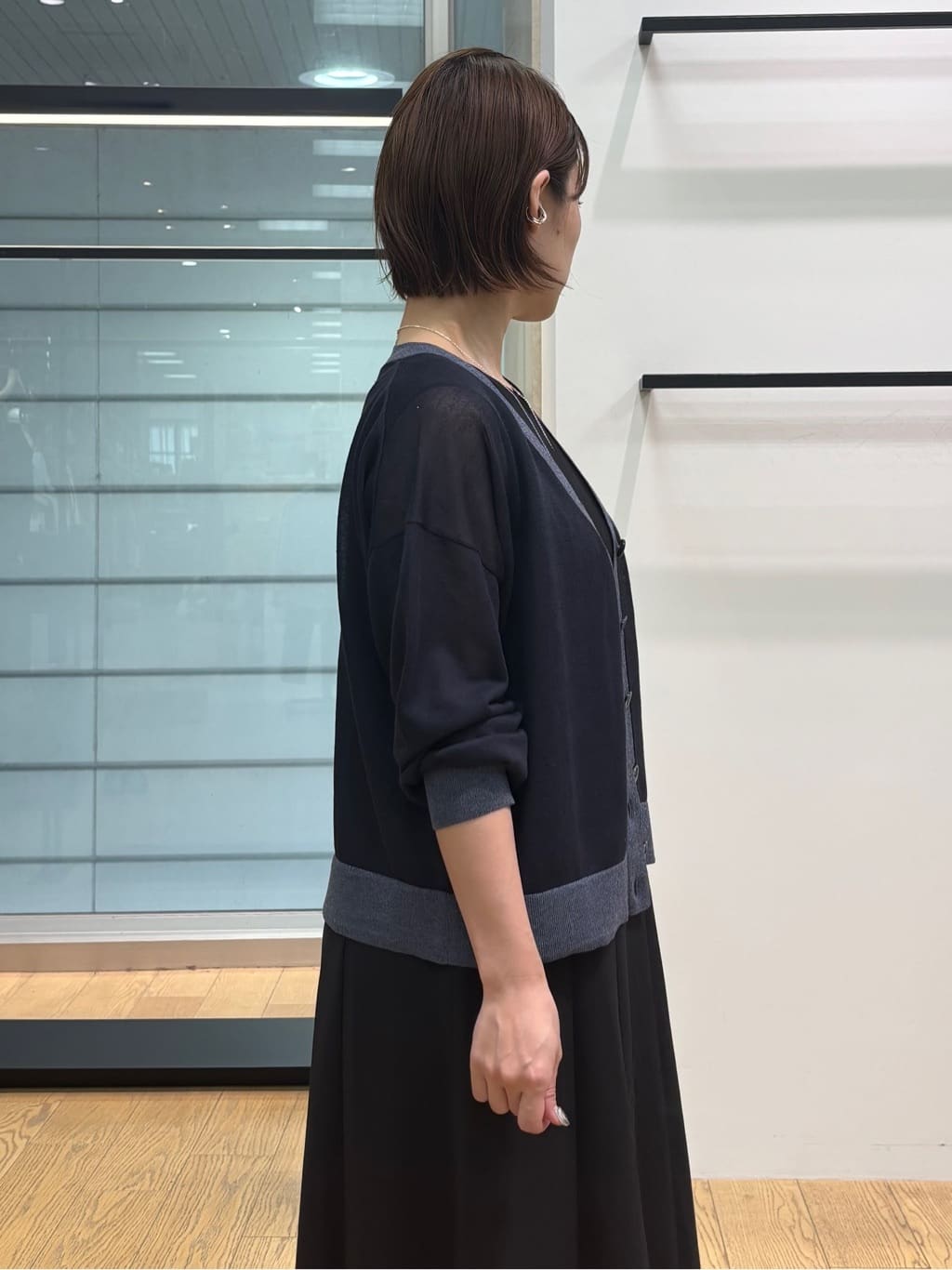 asamiさんの「INDIVI｜【程よいシアー素材/洗える】バイカラーラメカーディガン」を使ったコーディネート