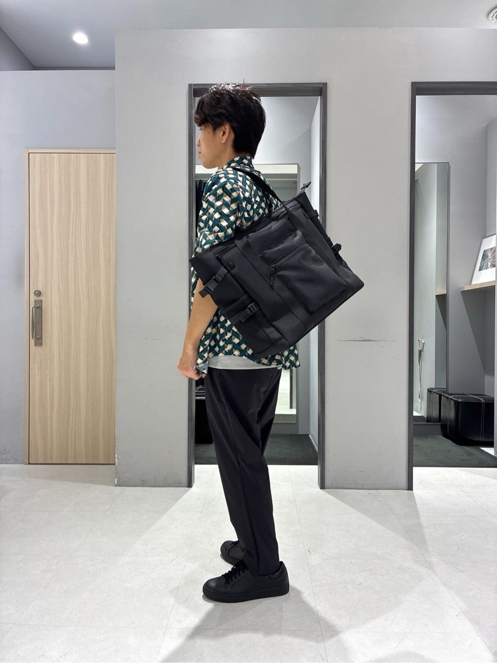 わいずみさんの「TAKEO KIKUCHI｜【COOL CITY WEAR】籠目アート柄 サッカーシャツ /通気性」を使ったコーディネート
