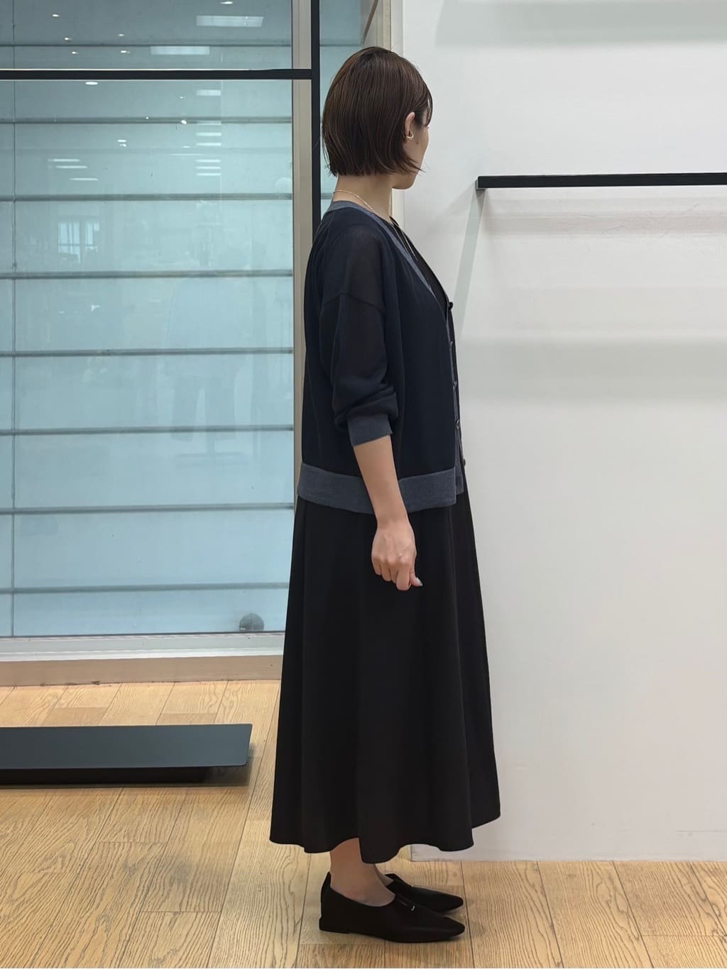 asamiさんの「INDIVI｜【程よいシアー素材/洗える】バイカラーラメカーディガン」を使ったコーディネート