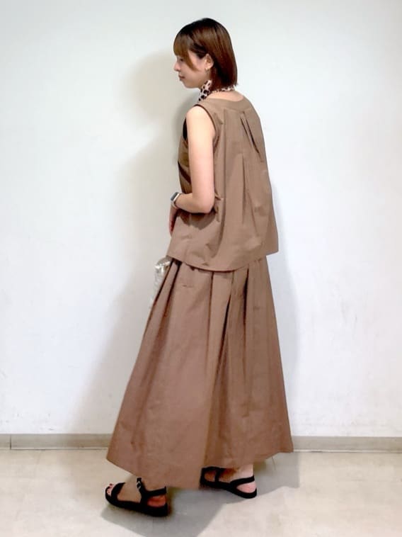 yukaさんの「UNTITLED｜【2WAY/セットアップ可/ノースリーブ/前ボタン】ファブリカブラウス」を使ったコーディネート