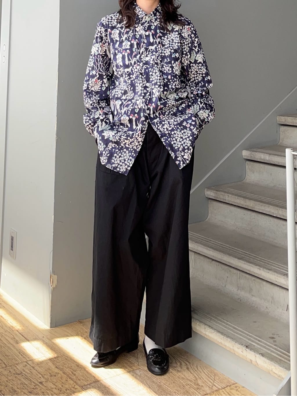 神野（jinno）さんの「TAKEO KIKUCHI｜真鍮製アソートバングル ー 洗練された大人のアクセント」を使ったコーディネート